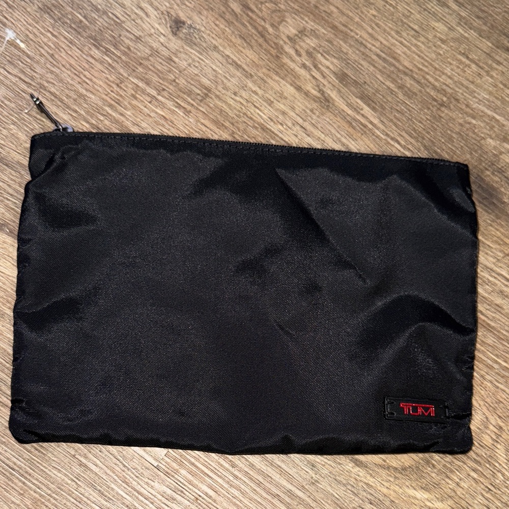 NWOT Tumi Zippered pouch